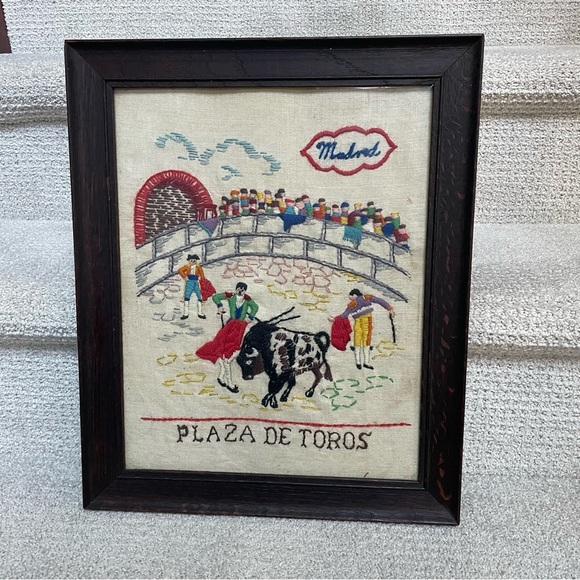 Vintage Needlework Crewl Souvenir Pillow Cover Madrid Spain Wood Frame Folk Art - Picture 1 of 10